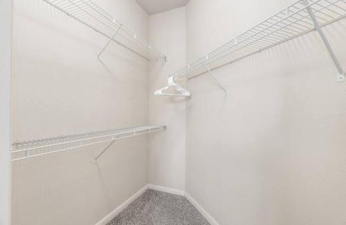 Lazybrook/Timbergrove Apartment | Modish King Bed w/Pool & Gym