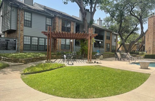 Far North Dallas Condo | MOMO 2B/2B condo with pool in Dallas on Prestonroad