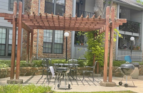 Far North Dallas Condo | MOMO 2B/2B condo with pool in Dallas on Prestonroad