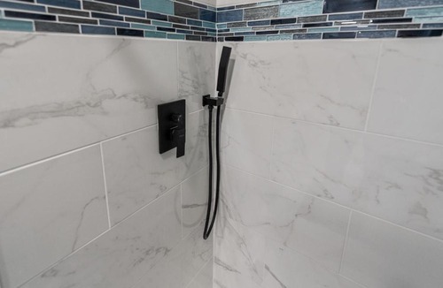 Neartown Apartment | Montrose 1BR Apartment with Modern Vibes and Fast WiFi