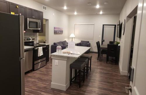 Colorado Springs Apartment | Monument Resort like amenities with King bd Qn bd Garage Fast WiFi Sleeps