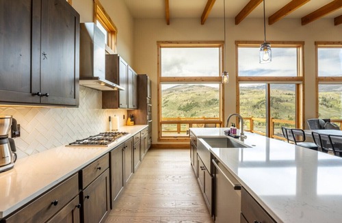 Silverthorne House | Moose Haven Hideaway- Dog Friendly Luxury Mountain Escape!