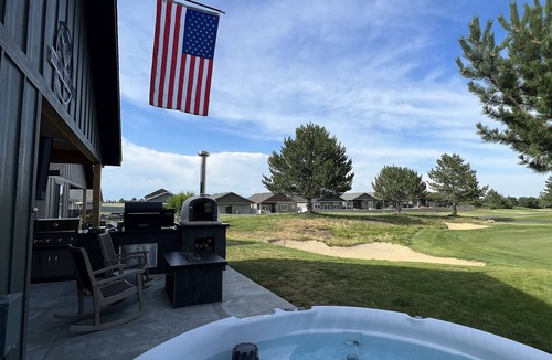 Stratford House | Moses Lake Golf Retreat @Moses Pointe Golf Course Hot Tub Sauna Pizza Oven