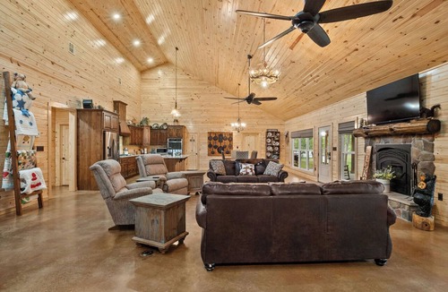 Zwolle House | Moses Lakehouse - 3BR HUGE Lakefront Home on Toledo Bend