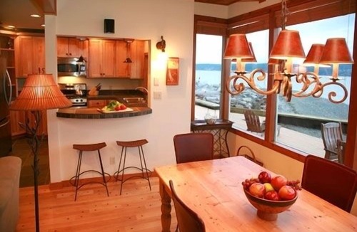 Freeland House | Most Romantic Spot Ever - Beach Hideaway Steps from the Beach