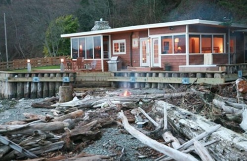 Freeland House | Most Romantic Spot Ever - Beach Hideaway Steps from the Beach