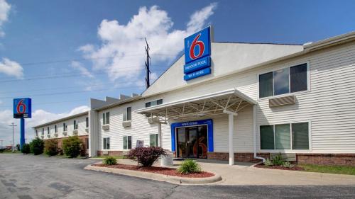 Altoona Hotel | Motel 6-Altoona, IA - Des Moines East