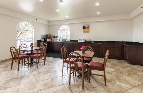 Alvarado Hotel | Motel 6 Alvarado, TX
