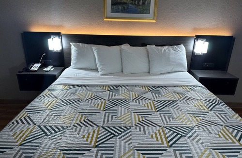 Alvarado Hotel | Motel 6 Alvarado, TX