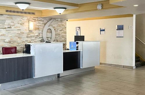 Aurora Hotel | Motel 6 Aurora, CO - Medical Center