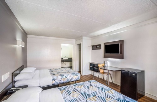 Dallas Hotel | Motel 6 Dallas, TX - Market Center