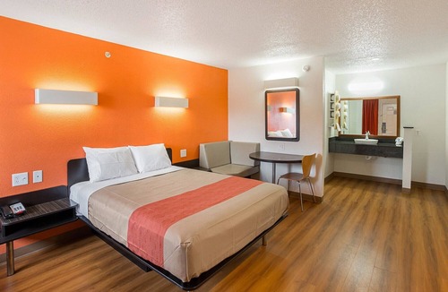 Grand Prairie Hotel | Motel 6 Grand Prairie, TX - Near Six Flags Drive