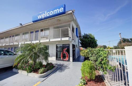 Bonanza Hotel | Motel 6-Laredo, TX - South