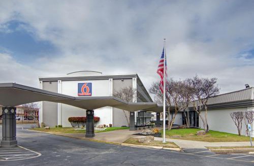 Mesquite Hotel | Motel 6 Mesquite, TX Town East