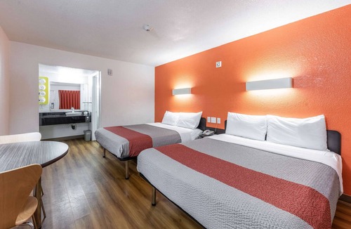 North Richland Hills Hotel | Motel 6 North Richland Hills, TX