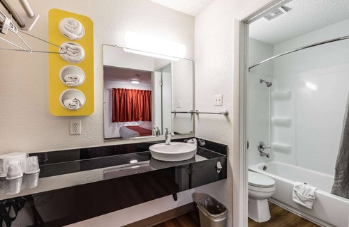 North Richland Hills Hotel | Motel 6 North Richland Hills, TX