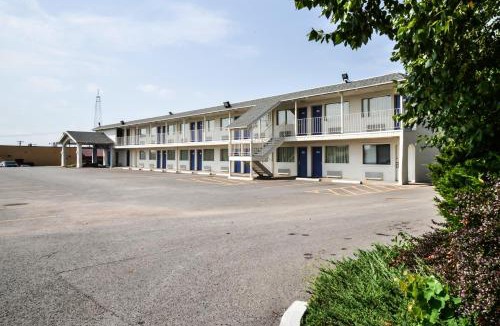 St. Joseph Hotel | Motel 6-Saint Joseph, MO