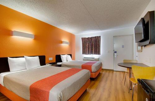 Salina Hotel | Motel 6-Salina, KS