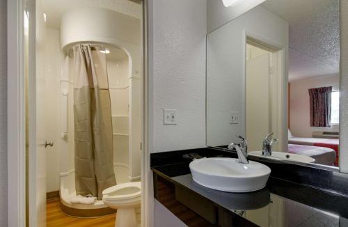 Salina Hotel | Motel 6-Salina, KS