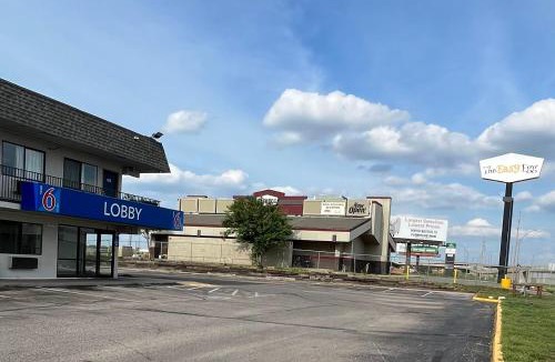 Wichita Hotel | Motel 6-Wichita, KS - AIRPORT