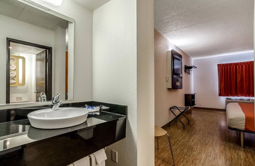 York Hotel | Motel 6 York, NE
