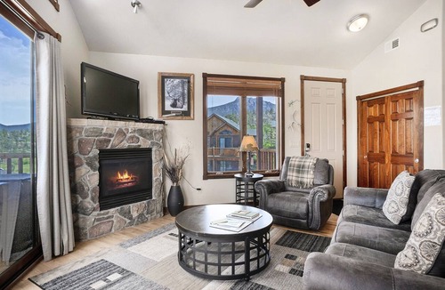 Estes Park Condo | Mount Chiquita 10A - 2 Br Condo with Private Hot Tub - Lake and Mountain Views