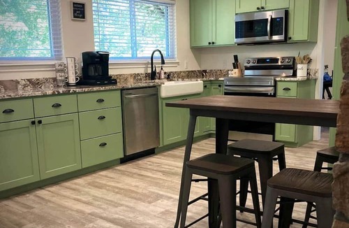 Mount Ida Cabin | Mount Ida Family Getaway: Pet-Friendly Cabin with Game Room in Arkansas