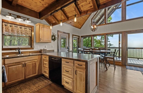 Jasper Cabin | Mountain Crest Cabin-Relaxing Vacation in Jasper