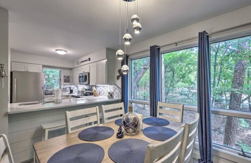 Mount Ida Condo | Mountain Harbor Escape - Spa Weekends & Lake Days