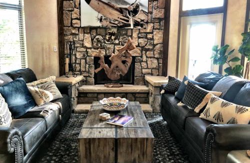 Mount Ida House | Mountain Harbor four Bedroom cottage on the lake
