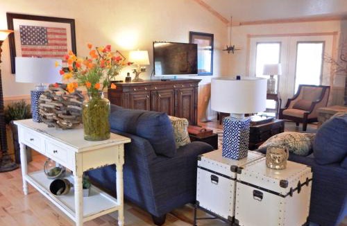 Mount Ida House | Mountain Harbor three bedroom cabin on the lake