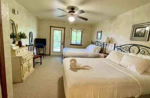Mount Ida House | Mountain Harbor two bedroom cottage on the lake