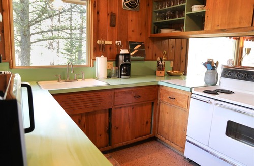 Joseph House | Mountain Lake Retreat w/Deck and Spa