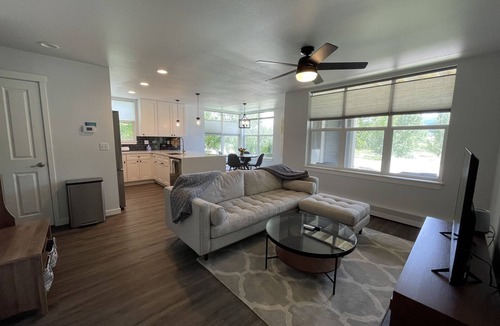 Eagle Condo | Mountain Oasis with Views! One Block to Restaurants :Ask about Seasonal Rental!