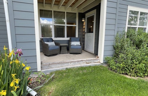 Eagle Condo | Mountain Oasis with Views! One Block to Restaurants :Ask about Seasonal Rental!