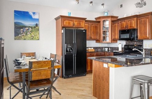 Estes Park House | Mountain Retreat: 2 King Rooms | Private Hot Tub | Near RMNP