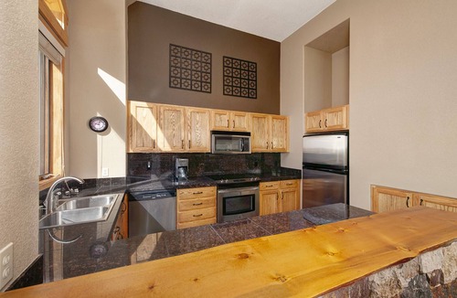 Three Peaks House | Mountain Retreat Near Hiking and Golf In Silverthorne
