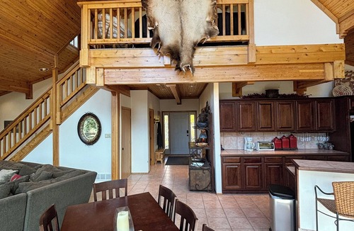 Holman Cabin | Mountain Top 4-bedroom Lodge near Angel Fire with WiFi