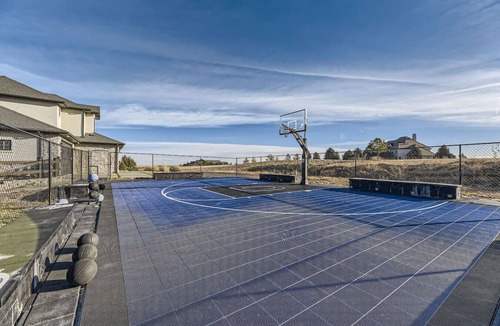 Parker House | Mountain Top Mansion w/Bar, B-ball Court, 6BR, 3FB, 2HB, 2 Air mattress