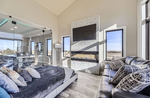 Parker House | Mountain Top Mansion w/Bar, B-ball Court, 6BR, 3FB, 2HB, 2 Air mattress