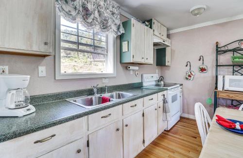 Nogal House | Mountain-View Cottage in Nogal Near Nat'l Forest!