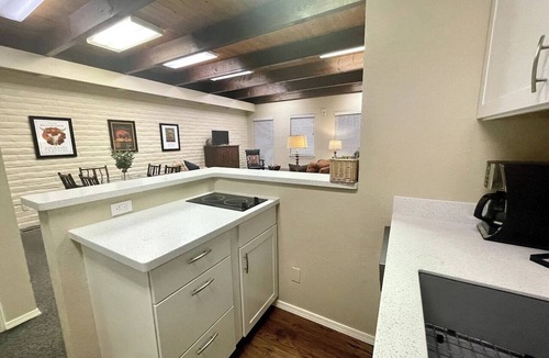 Loma Del Rey House | Mountain View Executive Retreat | Office | NE Heights