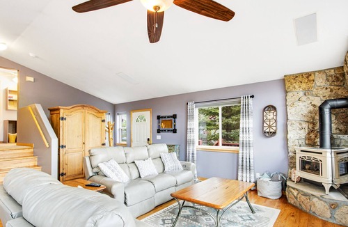 Willow Grove House | Mountain view home with private hot tub, fireplace, charming interior & deck
