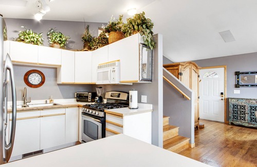 Willow Grove House | Mountain view home with private hot tub, fireplace, charming interior & deck