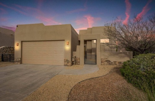 Las Cruces House | Mountain View luxury Gem!Pet Friendly!HotTub!EV!