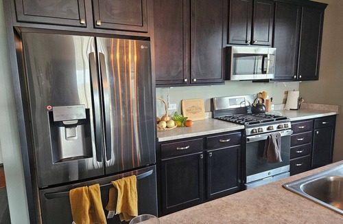 Frederick House | Mountain View Retreat Near Denver & Boulder, Private Bath & Garage Parking
