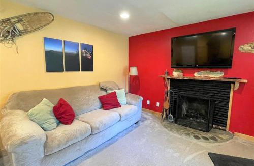 Packwood House | Mountain View | Wifi, Smart TV, In town