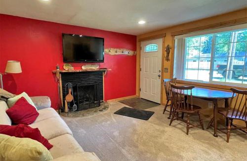 Packwood House | Mountain View | Wifi, Smart TV, In town