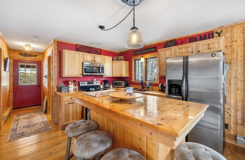 Lead Ski Chalet | Mountain views/Hot Tub/Room for the entire group