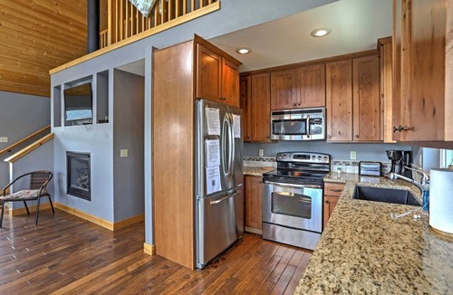 Chelan House | Mountainside Chelan - 2 houses for the price of one, private waterfront, small private pool .